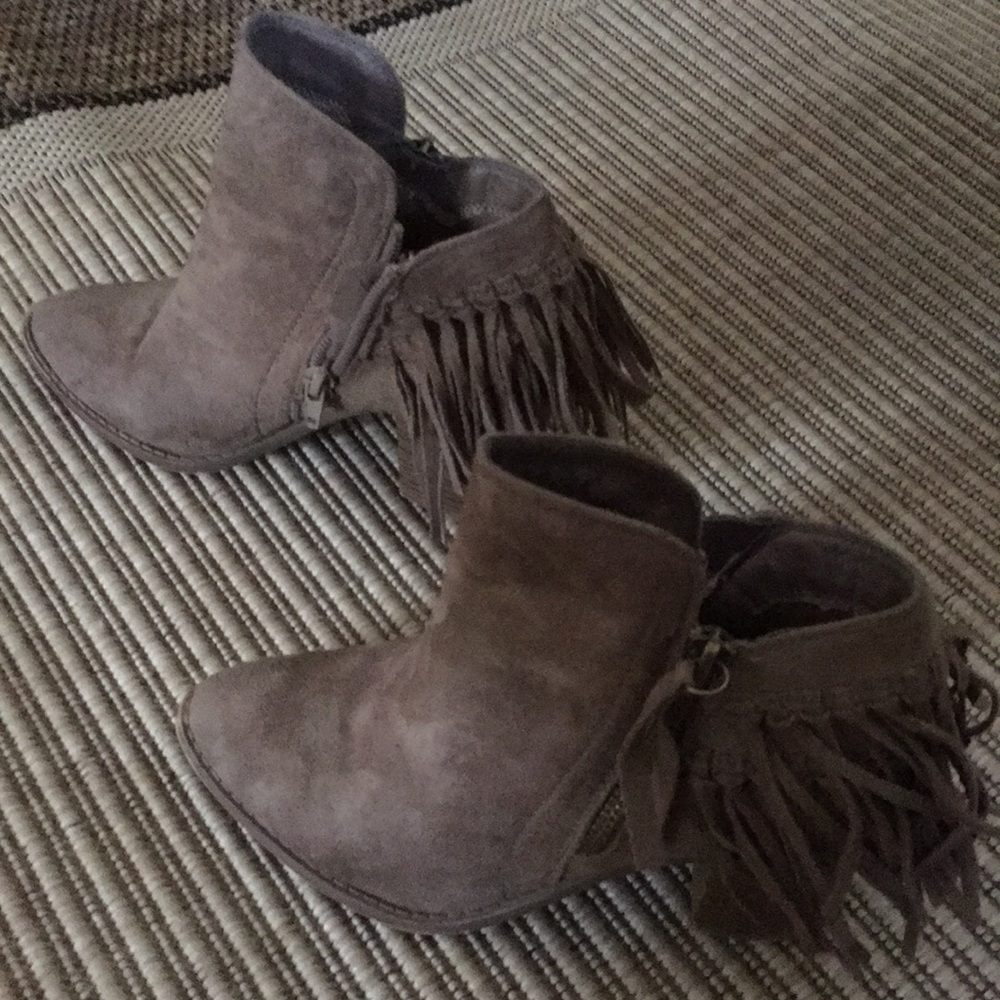 Fringe boots